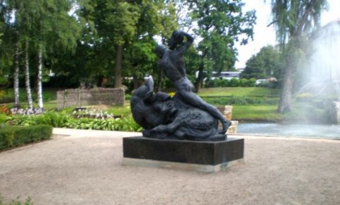Skulptūra "Cīņa ar kentauru"