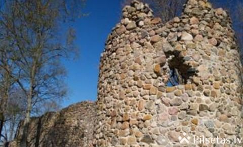 Руины замка Ливонского ордена