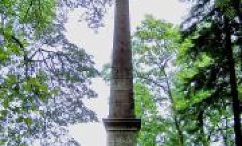 Granīta obelisks 