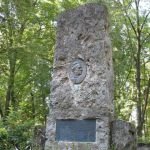 Памятник Адольфу Алунану