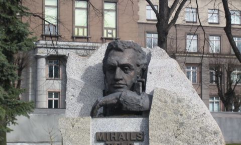 Piemineklis Mihailam Tālam