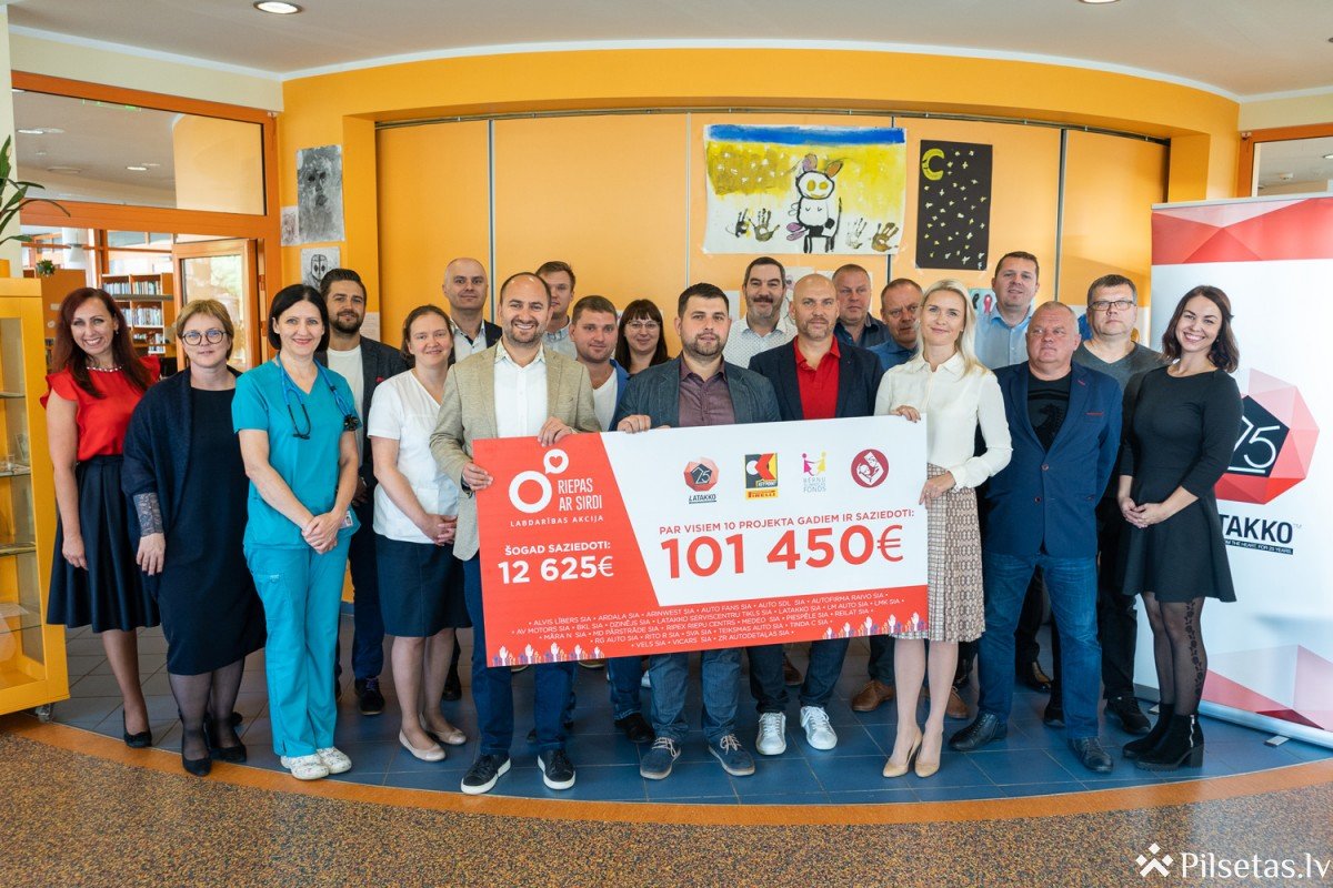 "Riepas ar sirdi": 10 gadu laikā Bērnu klīniskajai universitātes slimnīcai saziedots vairāk par 100 tūkstošiem eiro