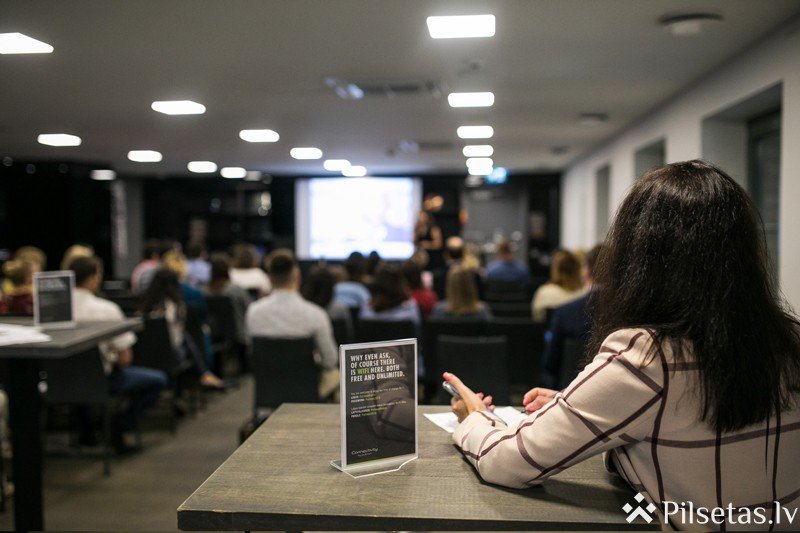 В Риге прошла конференция по маркетингу влияния Click&Connect: о чем спорили местные блогеры и знаменитости