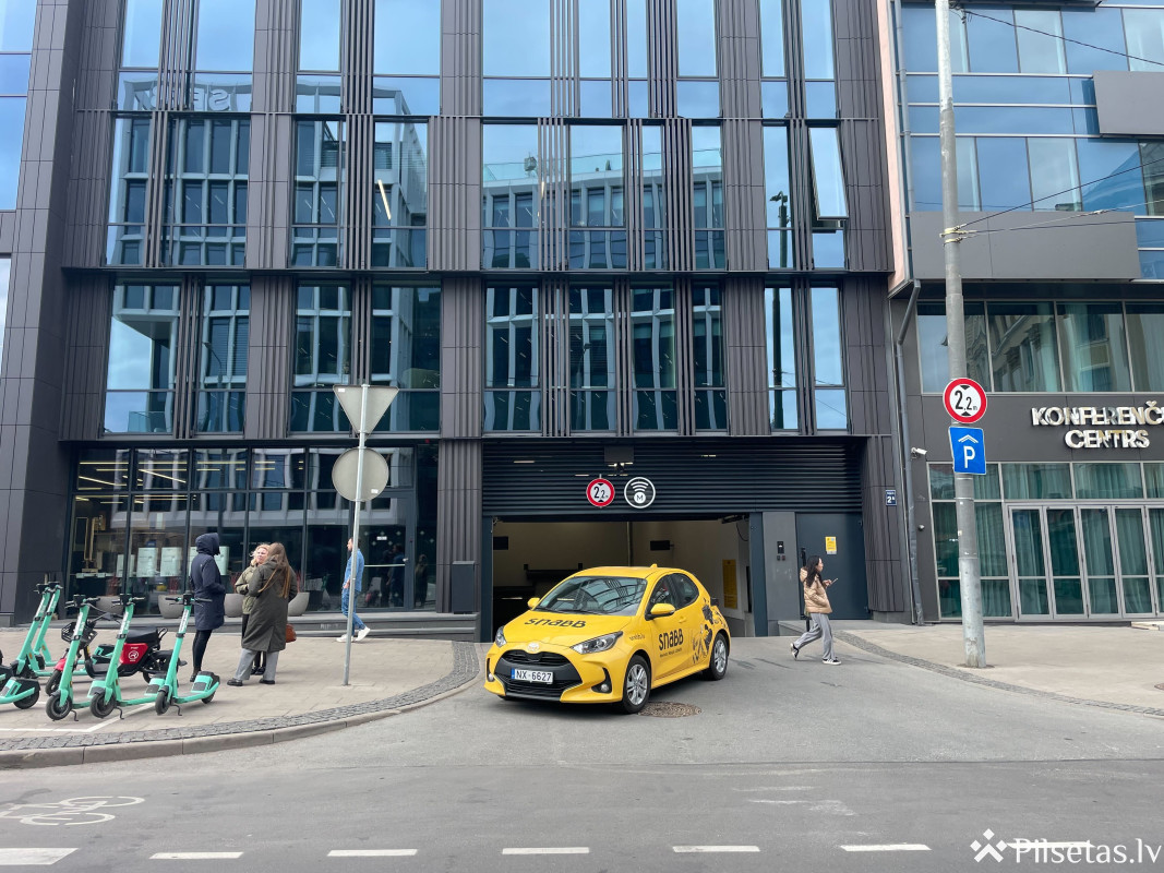 Snabb uzsāk autostāvvietas pārvaldību arī Novira Plaza biroju kompleksā