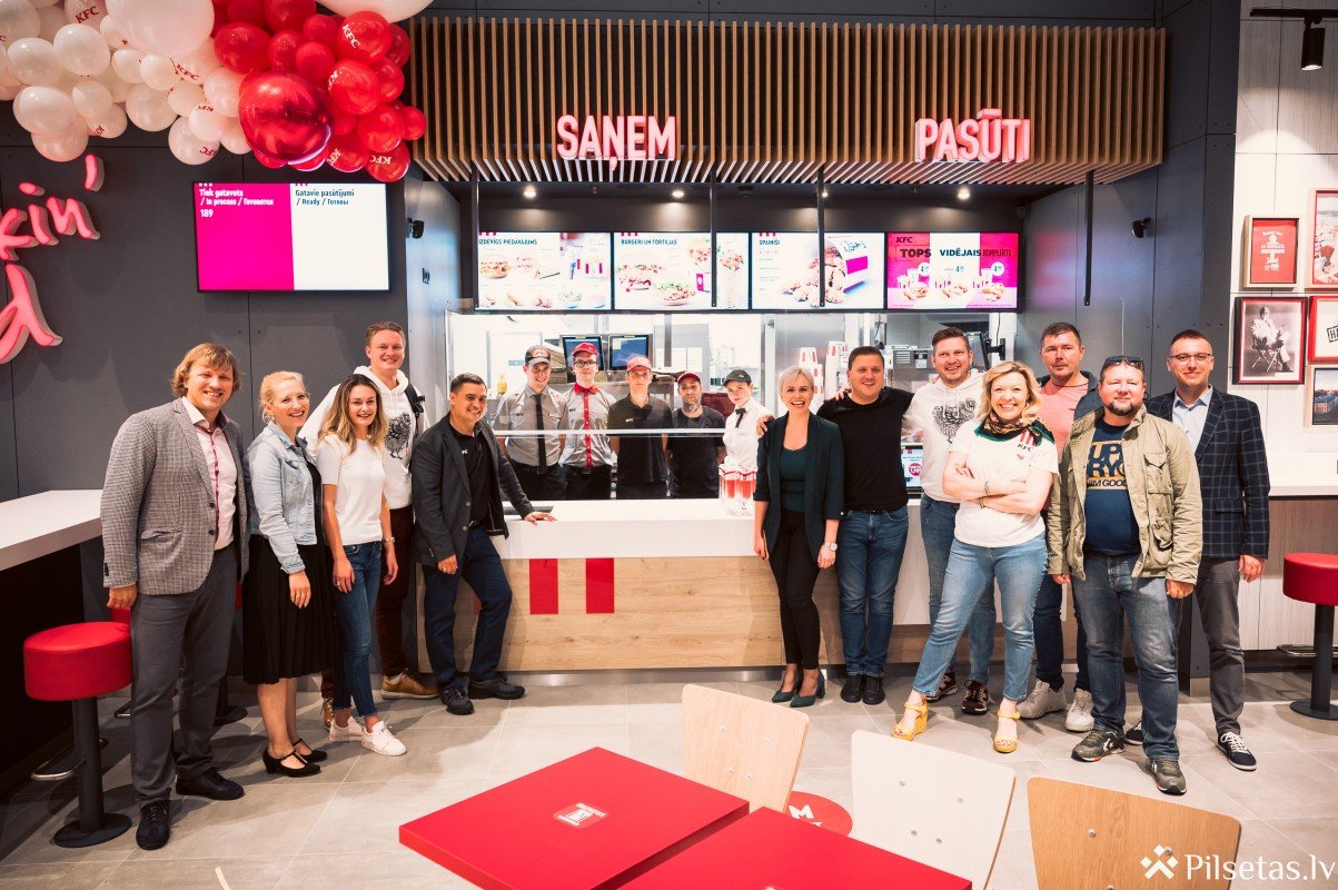 Rīgā durvis vēris jauns populārā KFC tīkla restorāns