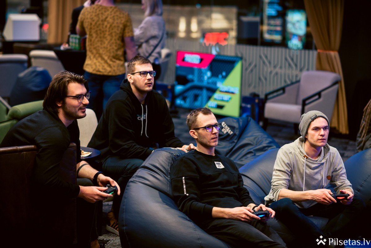 Pašmāju video spēļu entuziasti izklaidējas īpašā PlayStation x Sonic spēļu turnīrā