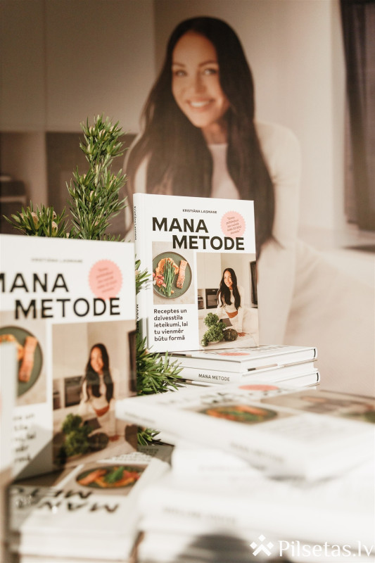 Sievišķīgā gaisotnē prezentēta Kristiānas Lasmanes veselīgo recepšu grāmata “Mana Metode”