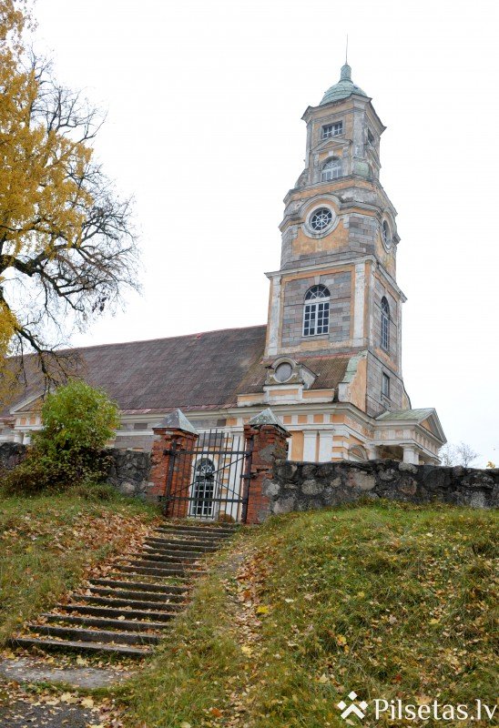 Alūksnes luterāņu baznīca