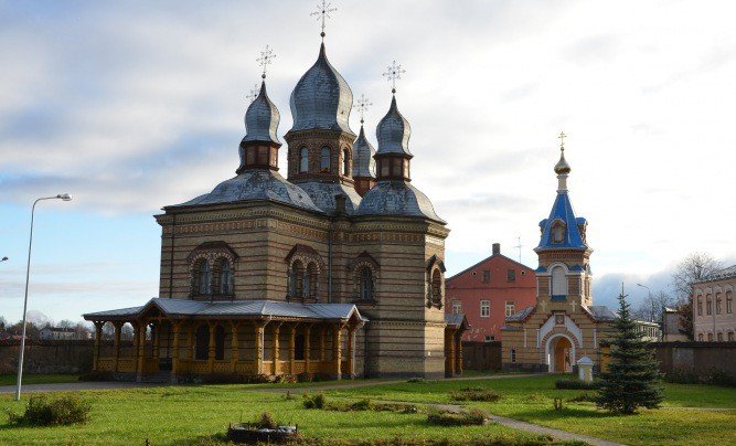 Храм и монастырь Святого Николая Чудотворца в городе Екабпилс