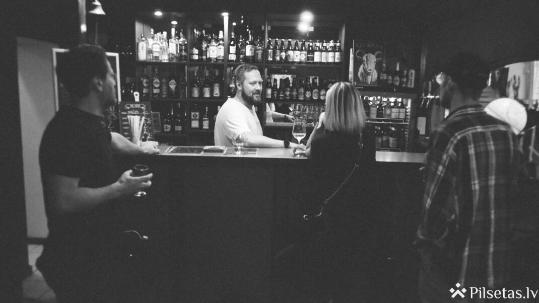 Alus baudī&scaron;anas tradīcijas un sociālā nozīme 20. gadsimtā