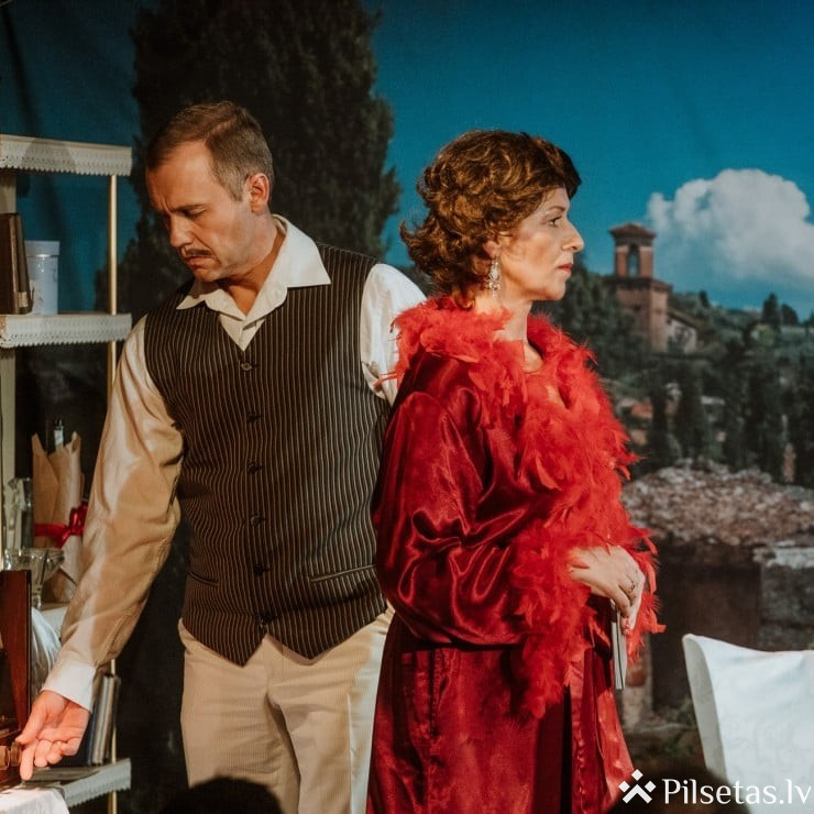  Divi duči sārtu rožu