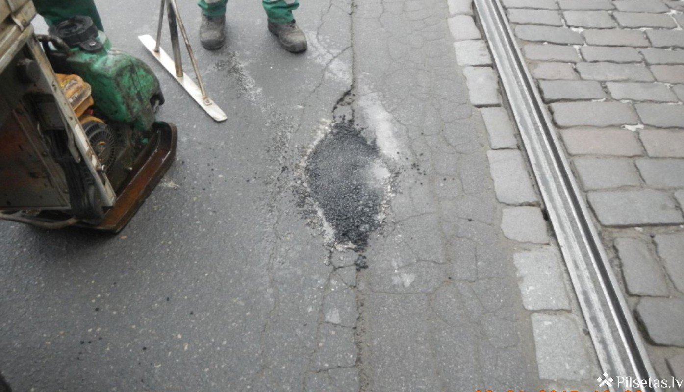Rīgas ielās šogad likvidētas bedres vairāk nekā piecu tūkstošu kvadrātmetru platībā