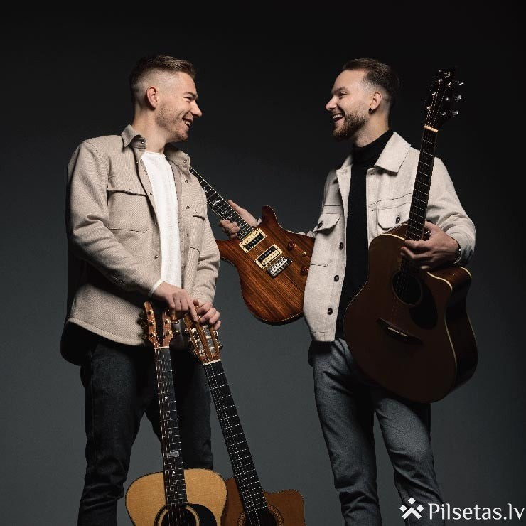 "12 STĪGAS LATVIE&Scaron;U MŪZIKĀ"