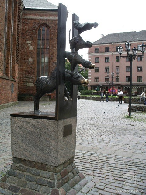 Скульптура Музыканты из Бремена в Вецриге