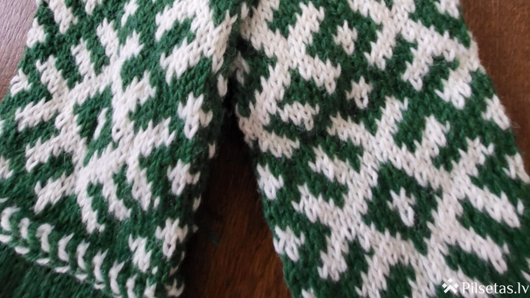 Au&scaron;ana un rakstainu cimdu adī&scaron;ana Krustpilī