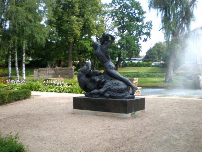 Скульптура "Битва с Кентавром"