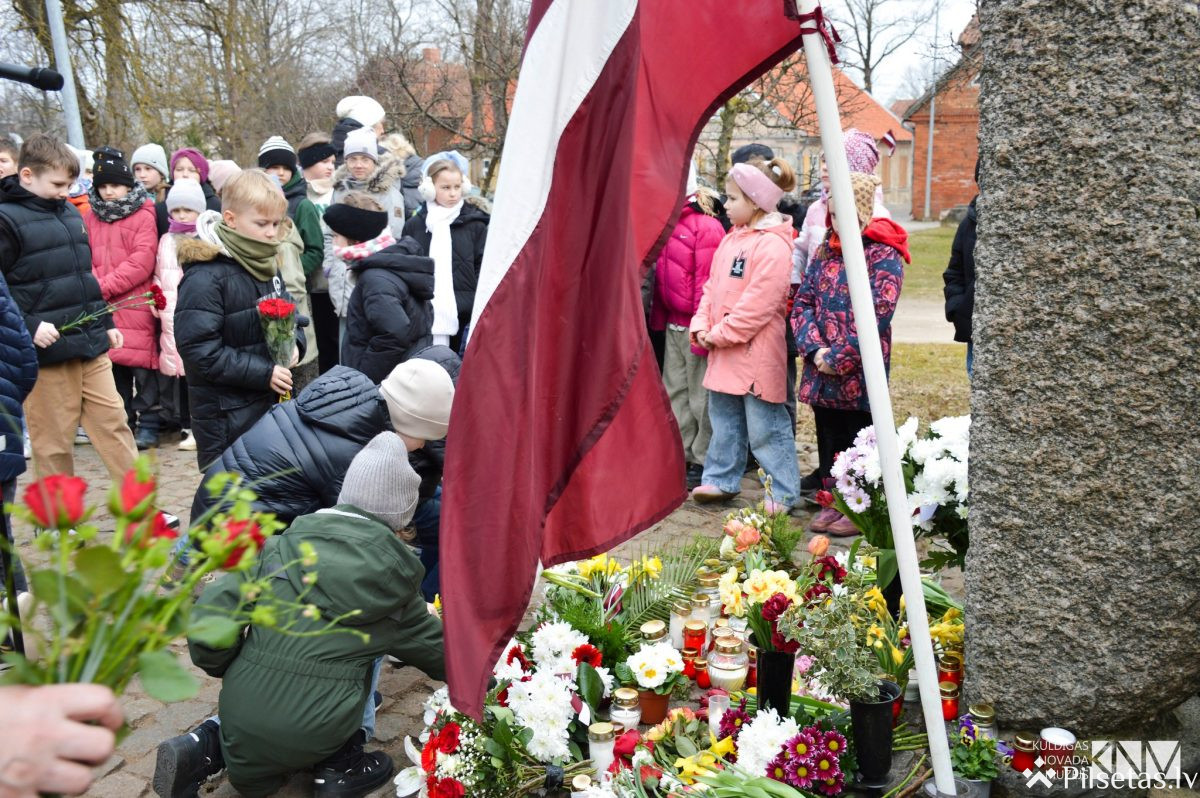 Komunistiskā genocīda upuru piemiņas brīdis Kuldīgā