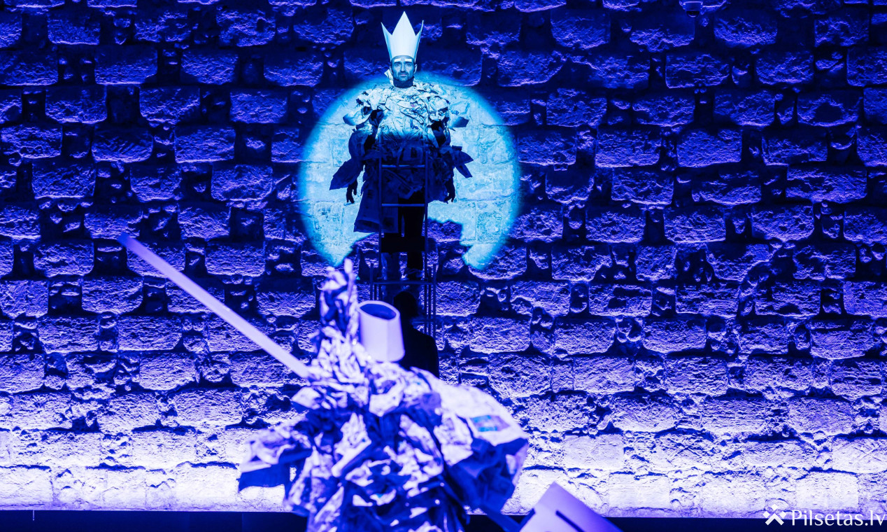  &ldquo;UBU&rdquo; by Robert Wilson