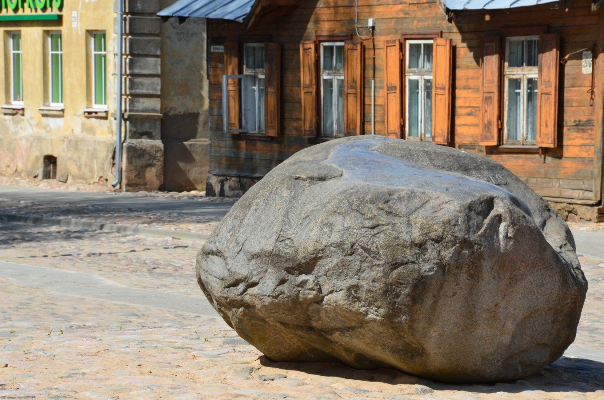 Jēkabpils 330. gadu piemiņas akmens