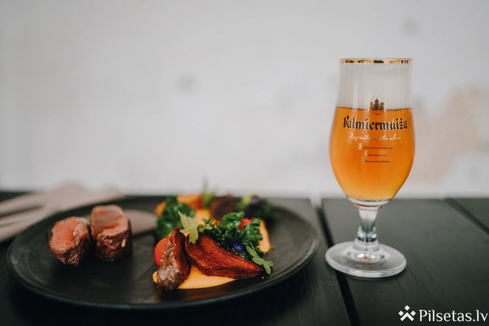 Trīs meistaru gar&scaron;u saspēle