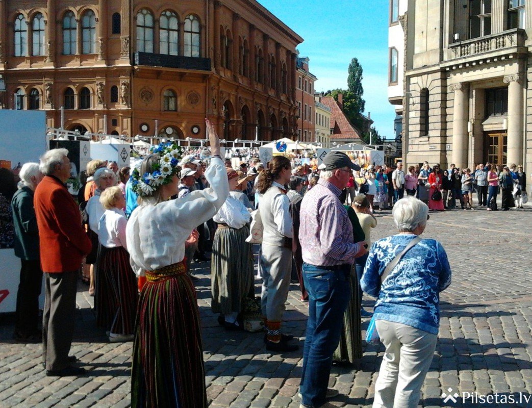 Izstādes ”Starptautiskais folkloras festivāls “Baltica” Latvijā jau desmito reizi” atklāšana
