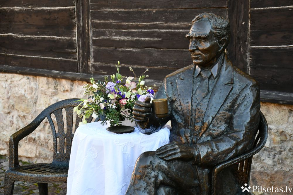 Pusdienas tēja pie Ēvalda Valtera