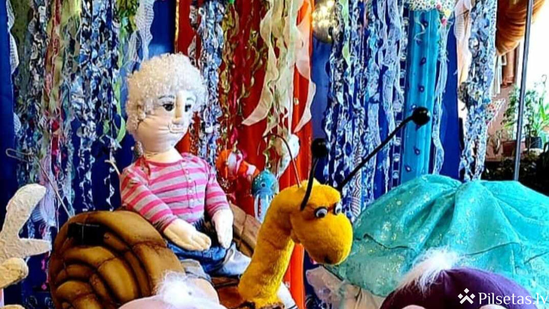 No grāmatas līdz izrādei.