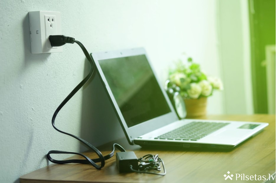 Elektrība birojiem: energoefektivitātes stratēģijas modernās darbavietās