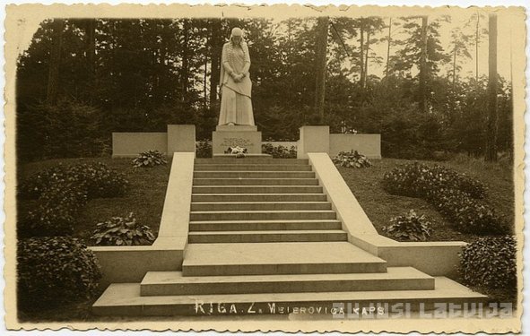 Памятник на могиле З. А. Мейеровича