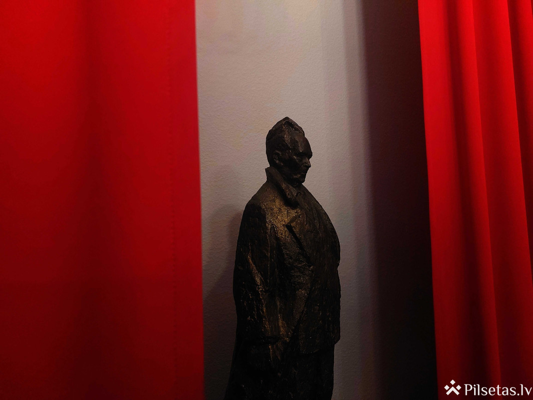 Ekskursija izstādē &ldquo;Punkts. Kādas personības noriets&rdquo;