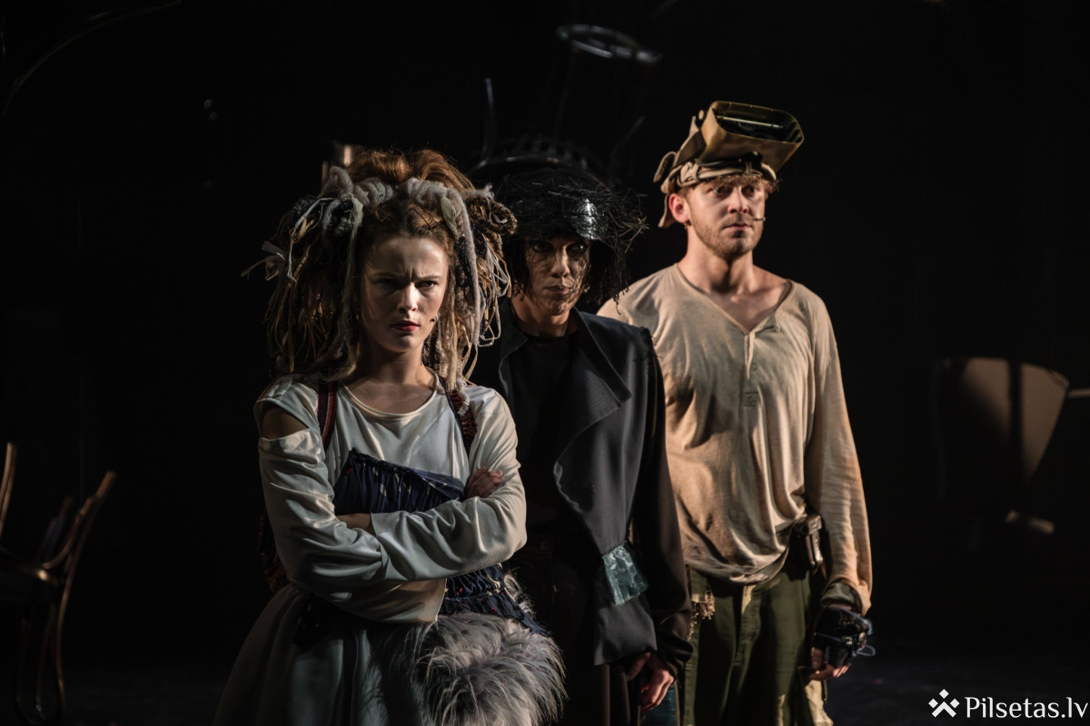 Izrāde "Patakoļako un teātra visums"