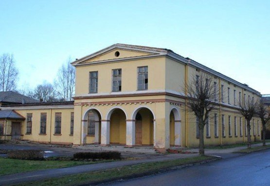 Здание курортной поликлиники Кемеру