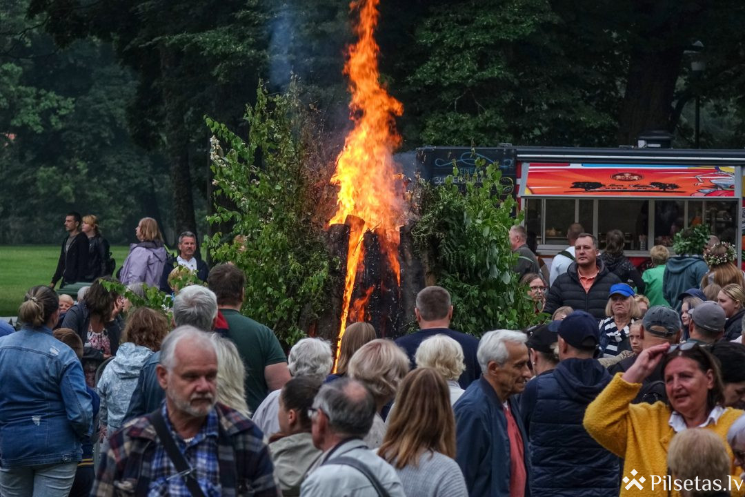 Līgo vakara koncerts un Jāņu nakts zaļumballe Reņķa dārzā