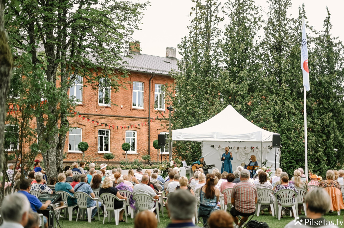Baltā galdauta svētki Zemeņu muižā
