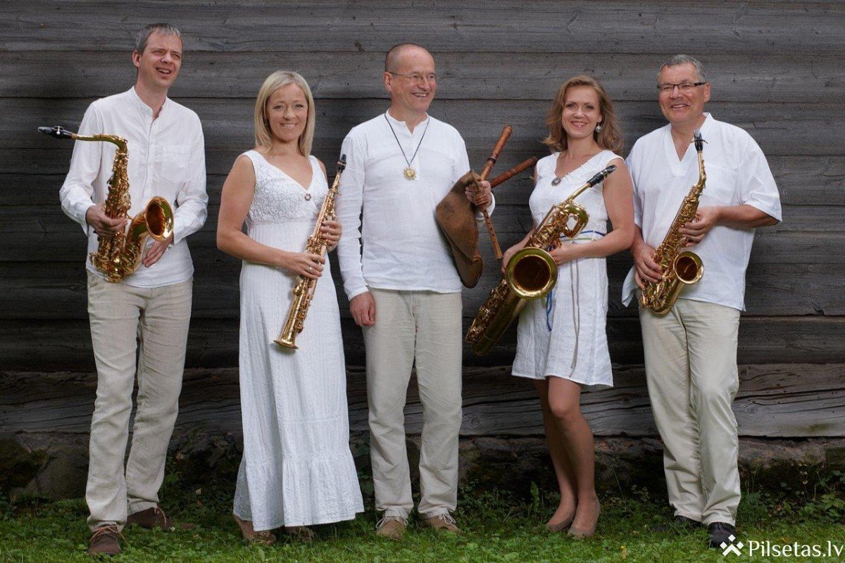 Valdis Muktupāvels un Rīgas Saksofonu kvartets ar koncertprogrammu “Izstādes glezniņas” Dikļu pilī 